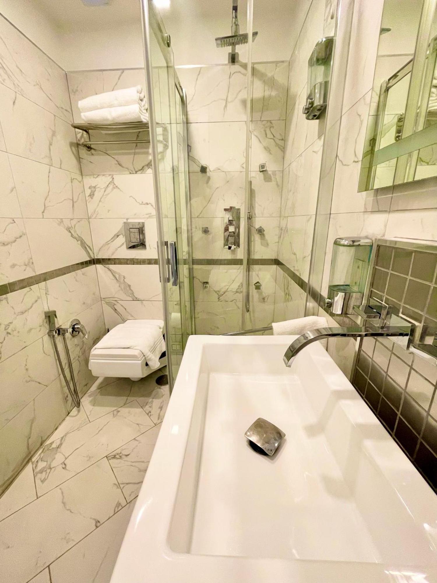 parisa suite Rom Exteriör bild